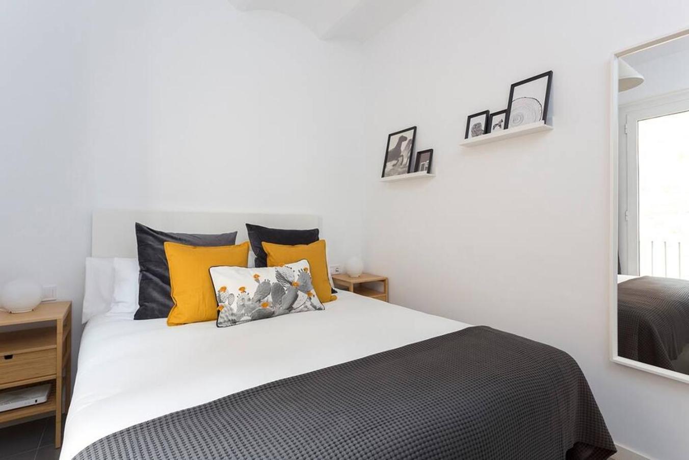 Cozy And Quiet In Trendy Sants Barcelone